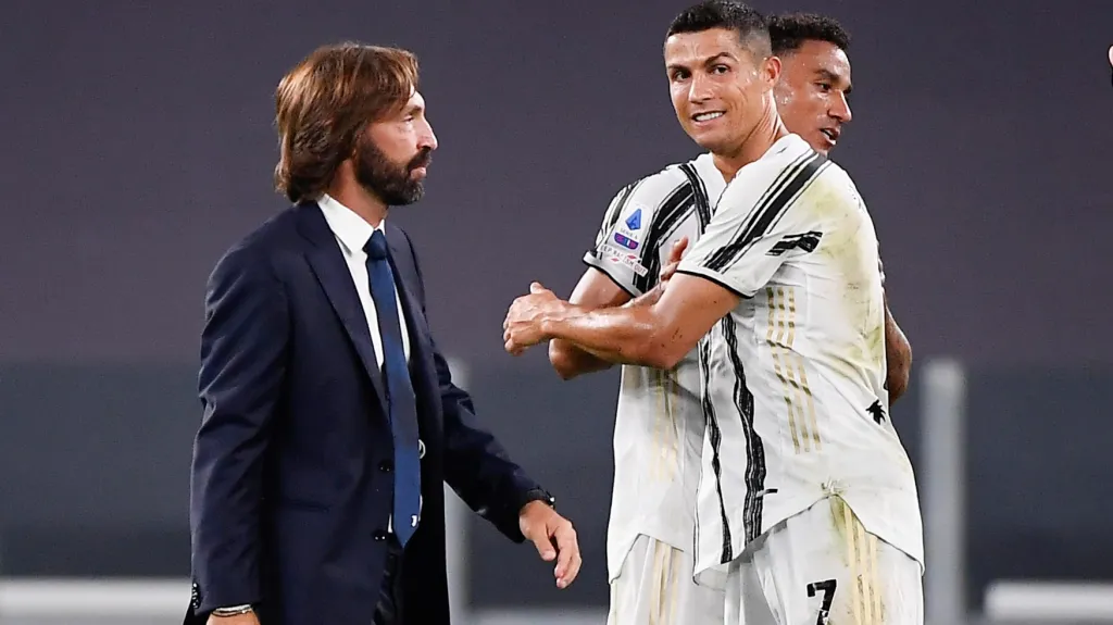 Trenér Juventusu Andrea Pirlo s Cristianem Ronaldem