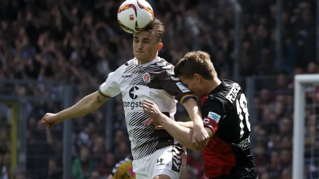 Hlavičkový souboj v druhé německé bundeslize