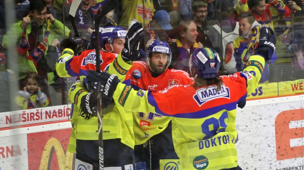 Hokejisté Českých Budějovic se radují