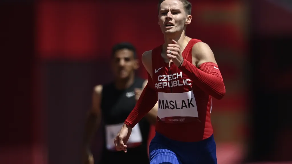 Pavel Maslák v rozběhu na 400 metrů