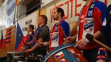 Domácí kotel fanoušků jako tradičně hnal hráčky Veselí dopředu