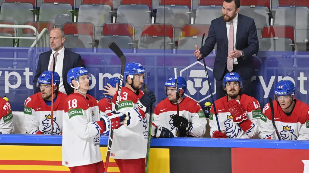 Filip Pešán na české střídačce ve čtvrtfinále