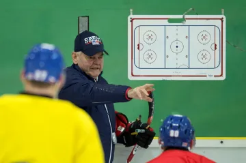 Trenér Vladimír Vůjtek během tréninku české reprezentace