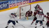 Gól v utkání Lotyšsko - USA: Bjugstad - 3:2 (34. min.)