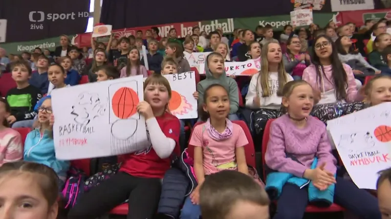 Nymburk v dopoledním zápase pro školáky hladce zdolal Kolín