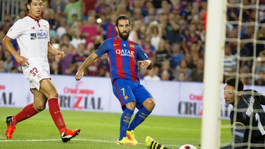 Barcelona porazila Sevillu v boji o superpohár