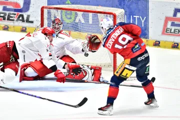 Démon Červenka rozhodl třemi body o druhé finálové výhře Pardubic