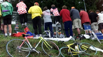 Fanoušci na Alpe d'Huez. Časovku tu v roce 2001 vyhraje Lance Armstrong