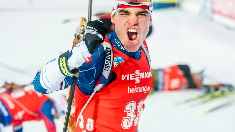 Michal Krčmář se raduje po dojezdu stíhačky v Östersundu