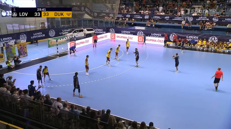 Závěr utkání Lovosice – Dukla Praha s ohlasy