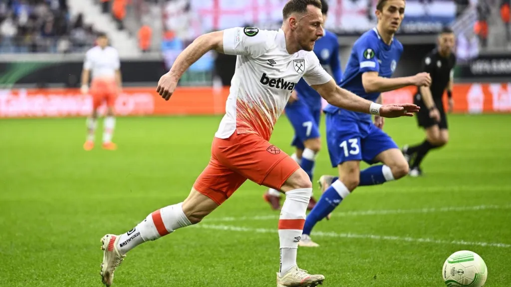 Vladimír Coufal z West Hamu ve čtvrtfinále EKL v Gentu