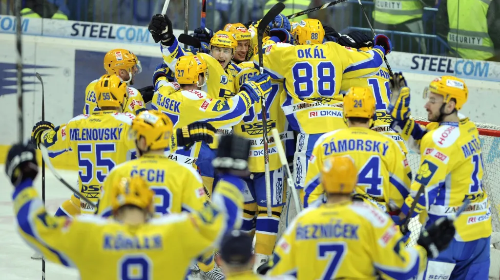 Radující se hokejisté Zlína
