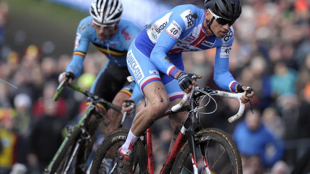 Zdeněk Štybar poráží Svena Nyse na MS 2014 v Hoogerheide