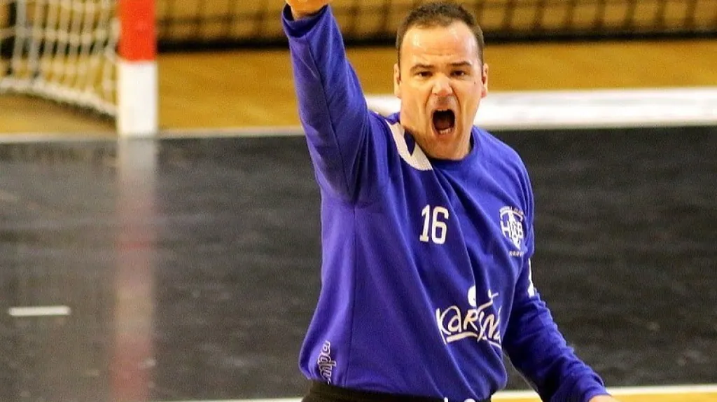 Brankář Karviné Nemanja Marjanovič 