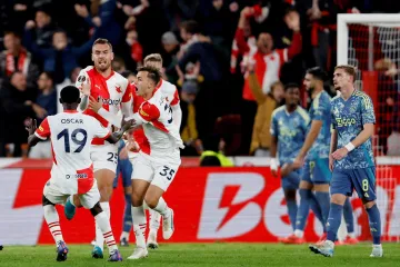 Slávisté se radují po gólu v brance Ajaxu