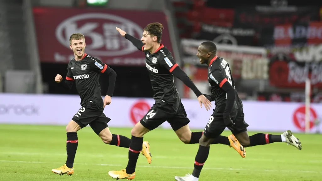 Patrik Schick se raduje z branky proti Bayernu