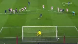 Gól v utkání Slavia Praha - Arsenal: Lacazette z pen - 0:2 (21. min.)