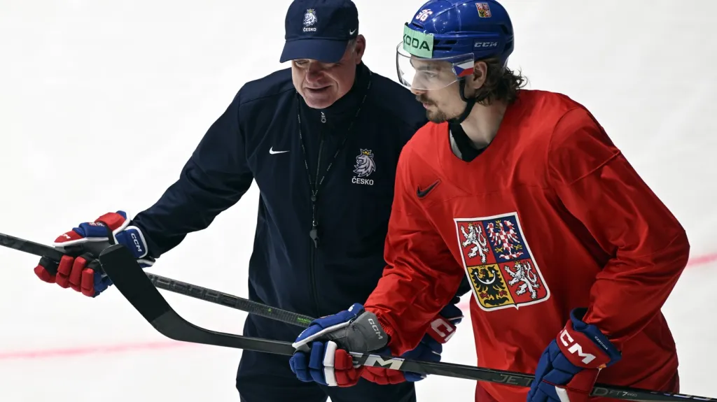 David Tomášek v komunikaci s trenérem Radimem Rulíkem