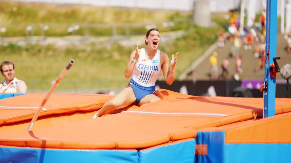 Tyčkařka Viktorie Ondrová