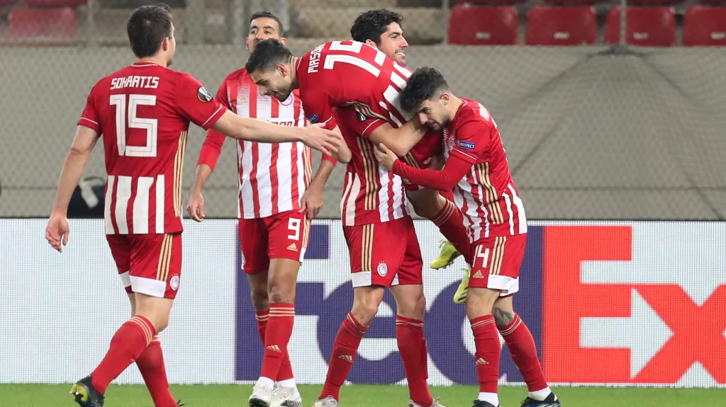 Hráči Olympiakosu Pireus slaví