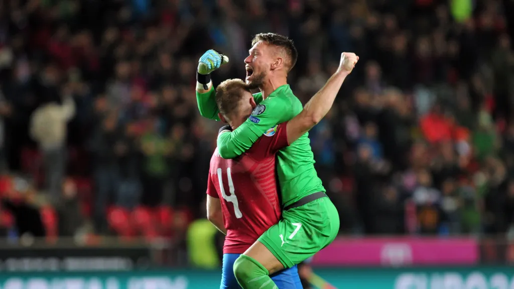 Jakub Brabec slaví s Tomášem Vaclíkem