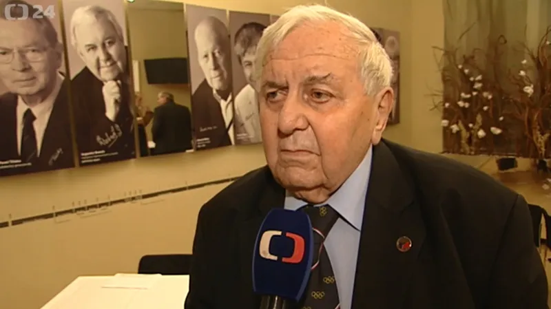 Ve věku 88 let zemřel člen Síně slávy českého hokeje Bubník