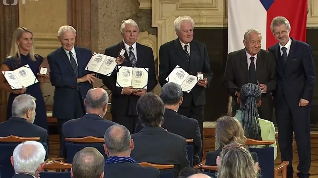 Stříbrná medaile předsedy Senátu pro fotbalové legendy