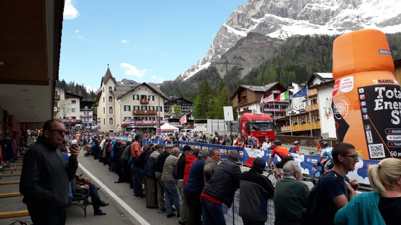 Finiš 19. etapy Giro d'Italia v San Martino di Castrozza