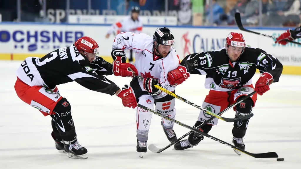 Utkání Hradec Králové - Kanada na Spengler Cupu