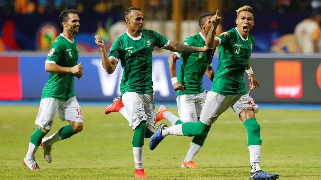 Fotbalisté Madagaskaru se radují z postupu do čtvrtfinále afrického šampionátu