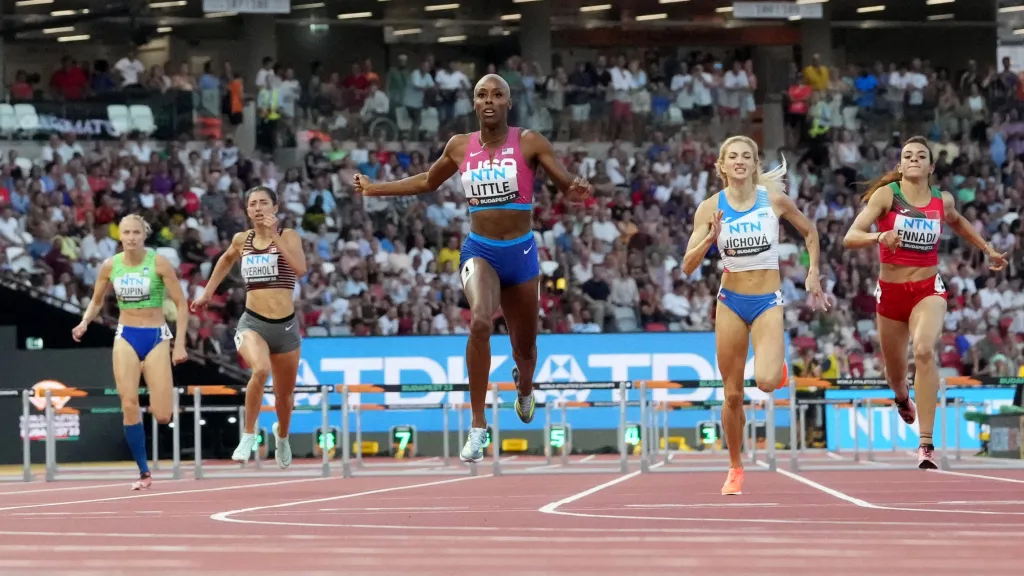 Nikoleta Jíchová (druhá zprava)