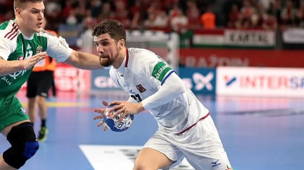 Střední spojka reprezentace Ondřej Zdráhala v zápase proti Maďarsku 