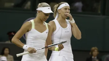 Andrea Hlaváčková s Lucií Hradeckou