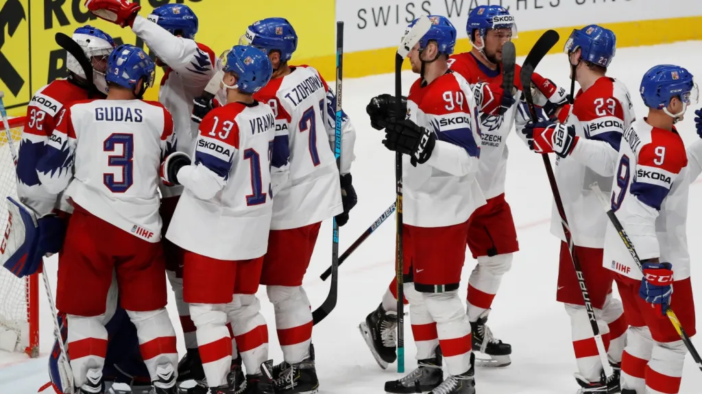 Čeští hokejisté se radují z výhry