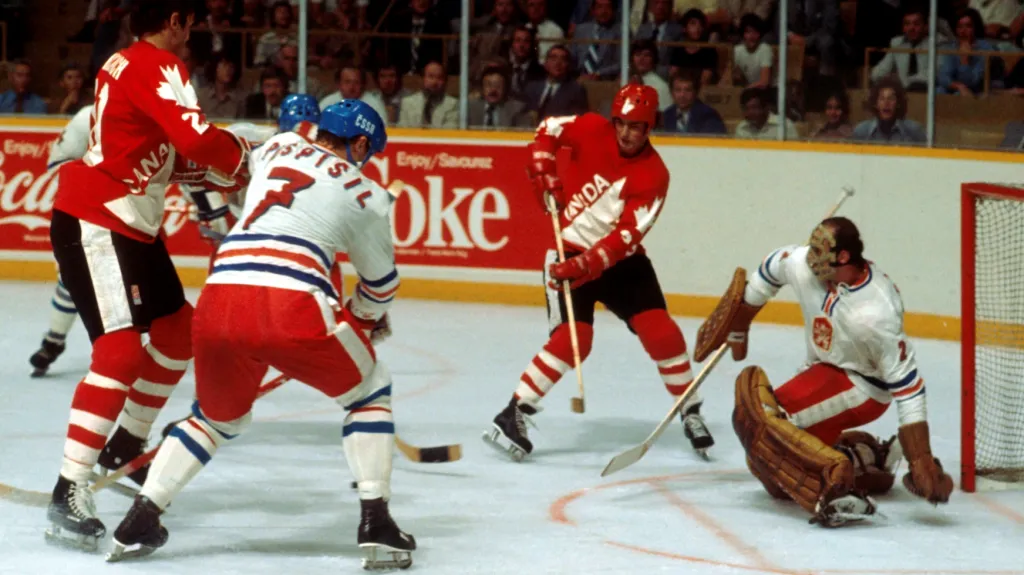 Hokejisté Československa proti Kanadě na Kanadském poháru 1976