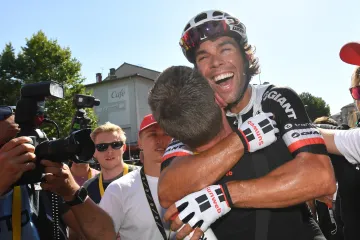 Michael Matthews slaví v Romans-sur-Isere svou druhou vyhranou etapu