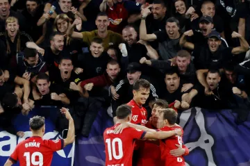 Hráči Osasuny slavící s diváky