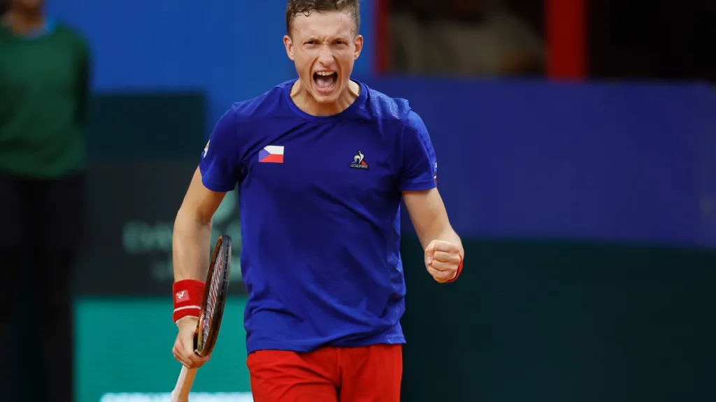 Jiří Lehečka se raduje v utkání Davis Cupu