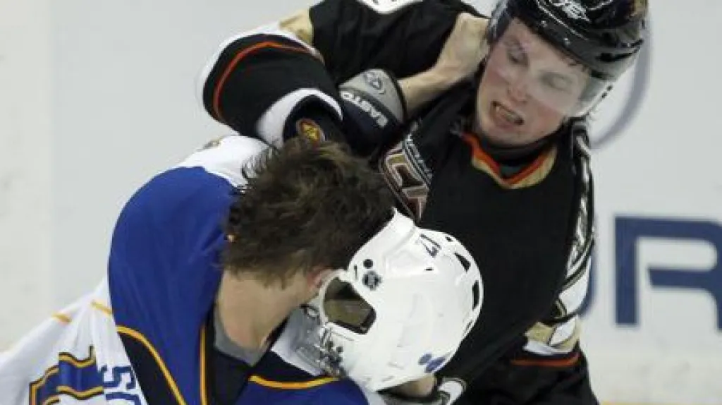 Vladimír Sobotka v souboji s Mattem Beleskeyem