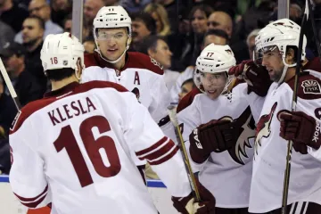 Radim Vrbata s hráči Phoenixu