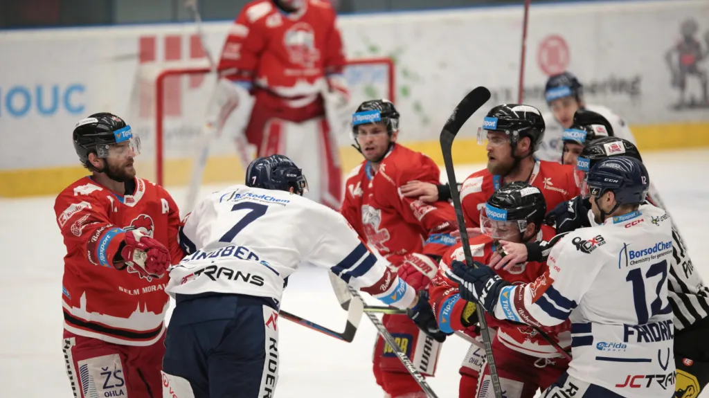 Roztržka hráčů v utkání mezi Olomoucí a Vítkovicemi
