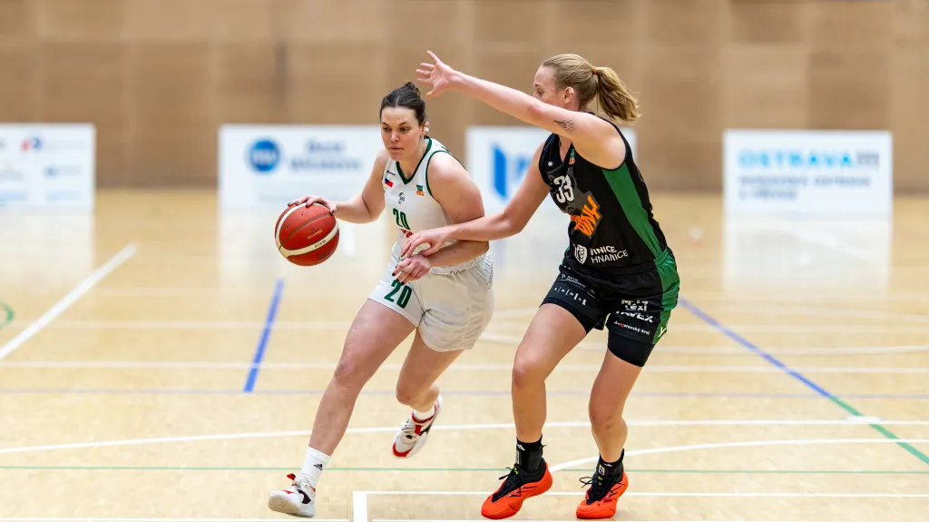 Žabinská Elissa Cunane brání ostravskou Terezu Halátkovou