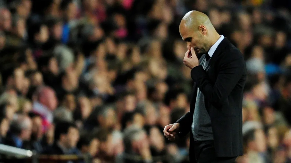 Zklamaný Pep Guardiola během zápasu s Chelsea