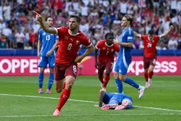 Remo Freuler oslavuje svou branku proti Itálii