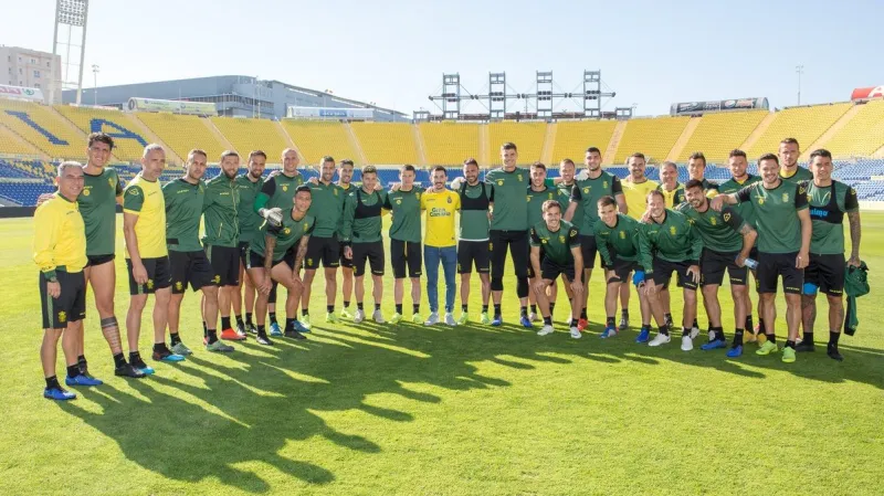 Las Palmas během tréninku. Tomáš Pekhart je druhý zprava