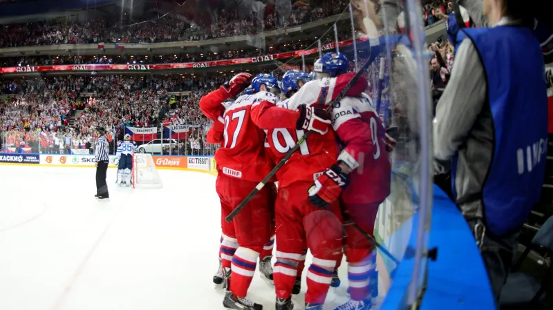 Radost českých hokejistů v zápase s Finy