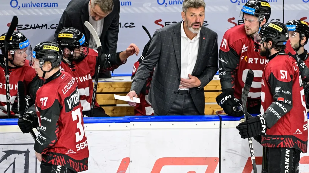 Jaroslav Nedvěd na střídačce Sparty