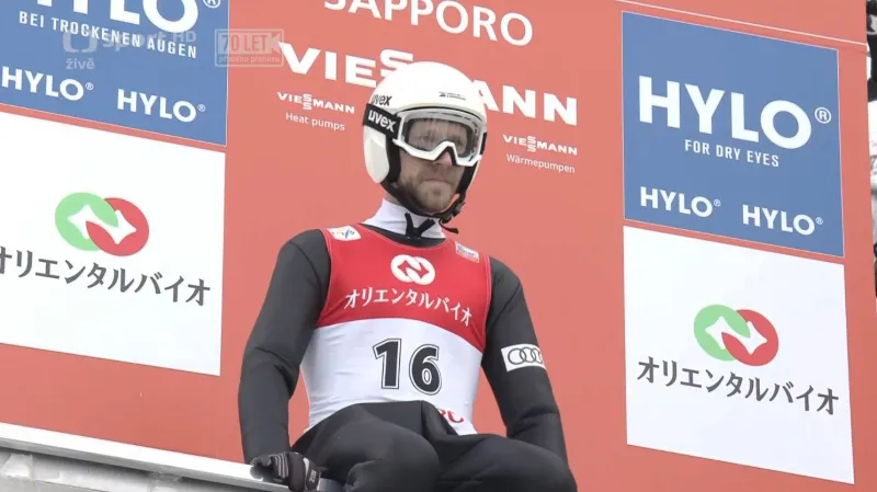 Skok Romana Koudelky v 1. kole závodu v Sapporu