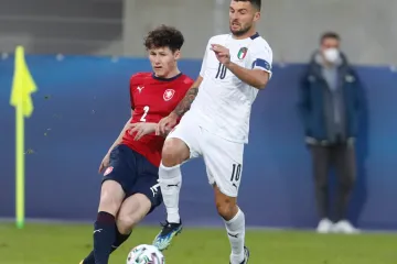 Martin Vitík v duelu s Itálií