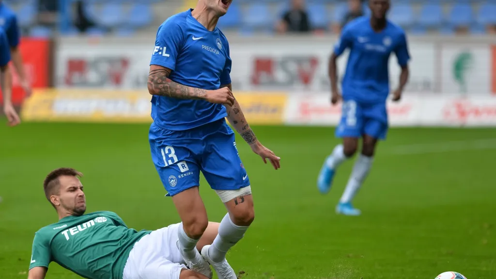 Potočný z Liberce je faulovaný Považancem